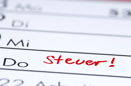 © Bernd_Leitner – Fotolia.com Steuer - Eintrag im Kalender